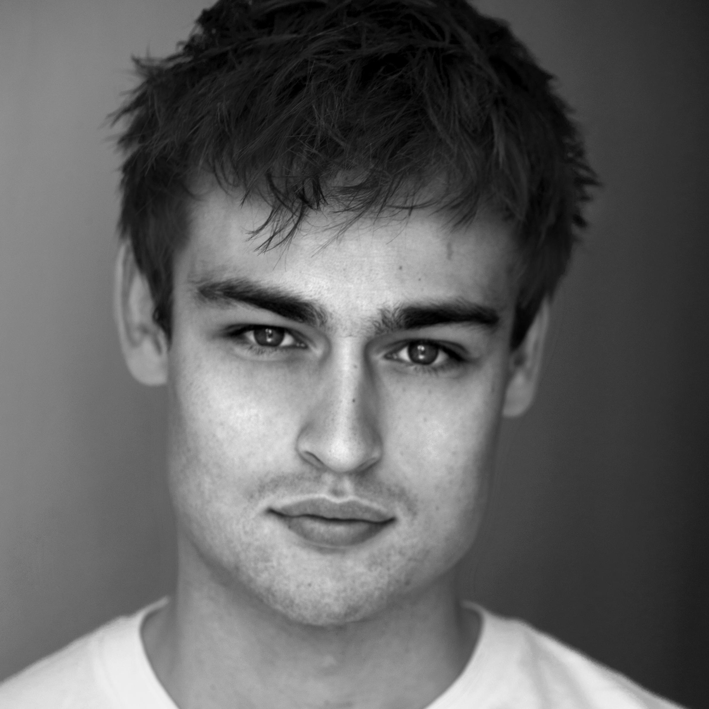 Douglas Booth Shem