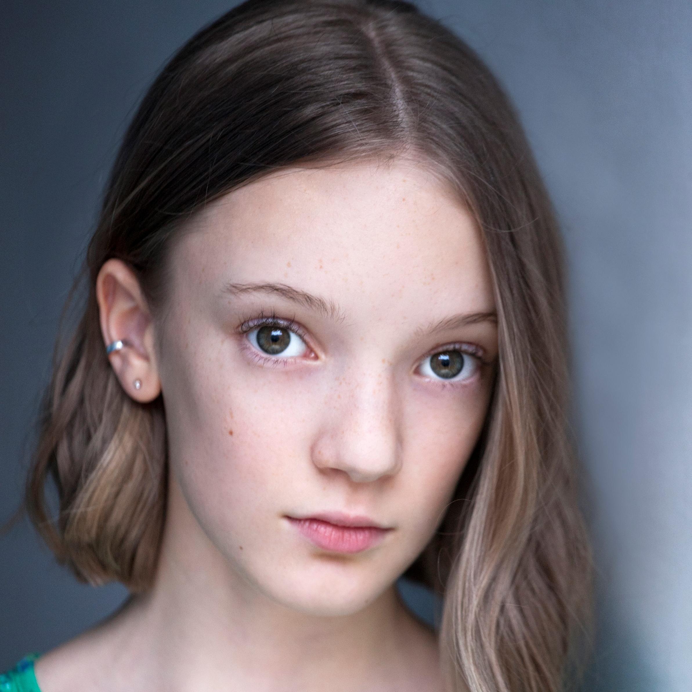 View Raffiella Chapman Theory Of Everything Photos - Akeno Gallery